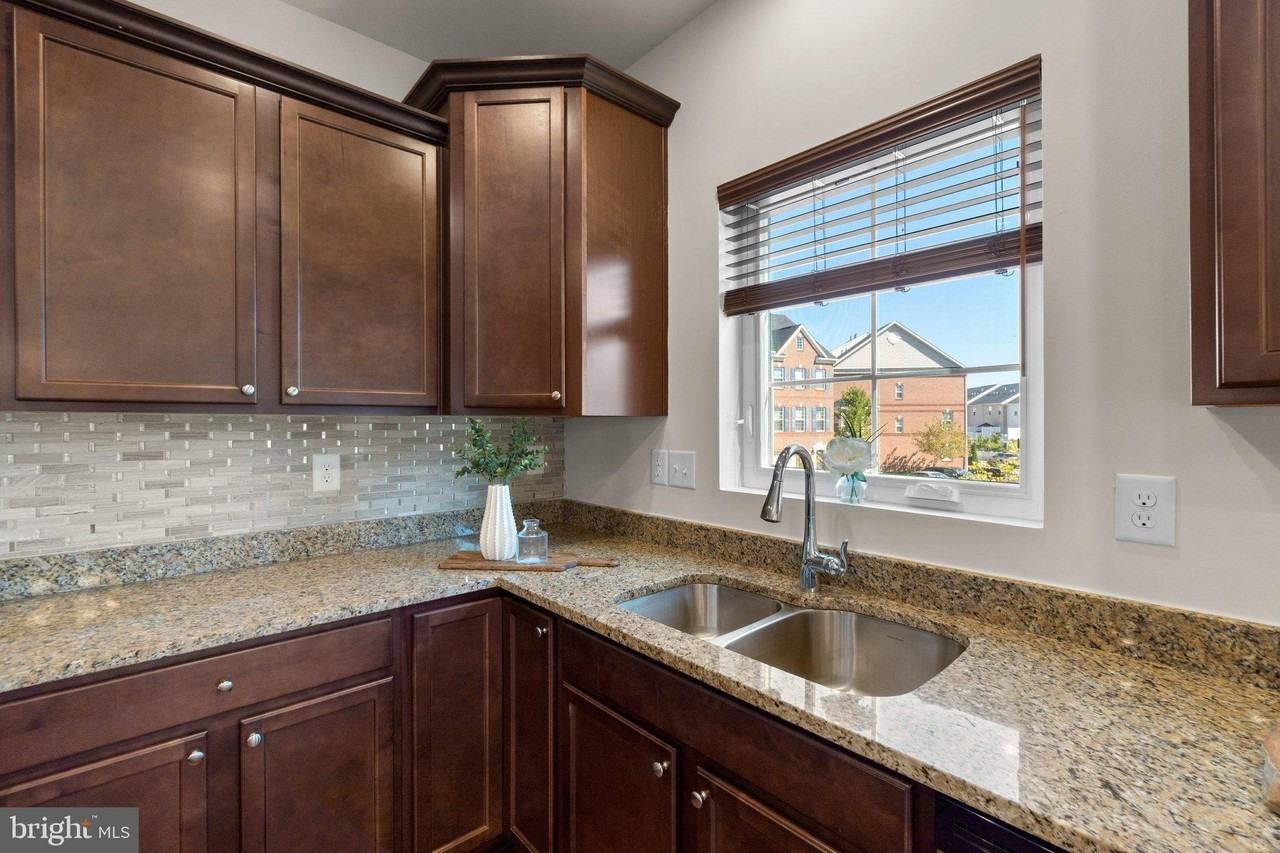 7960 Blue Stream Drive - Photo 7 of 45