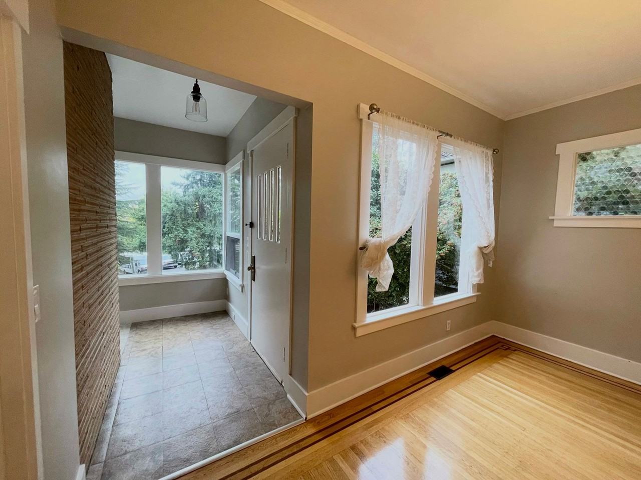 2423 11th Ave E #MAIN - Photo 2 of 22