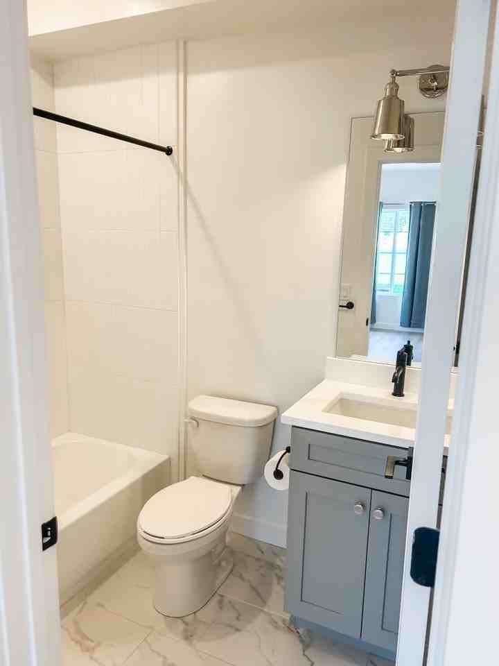 1815 Southeast #521STUDIO - Photo 2 of 14