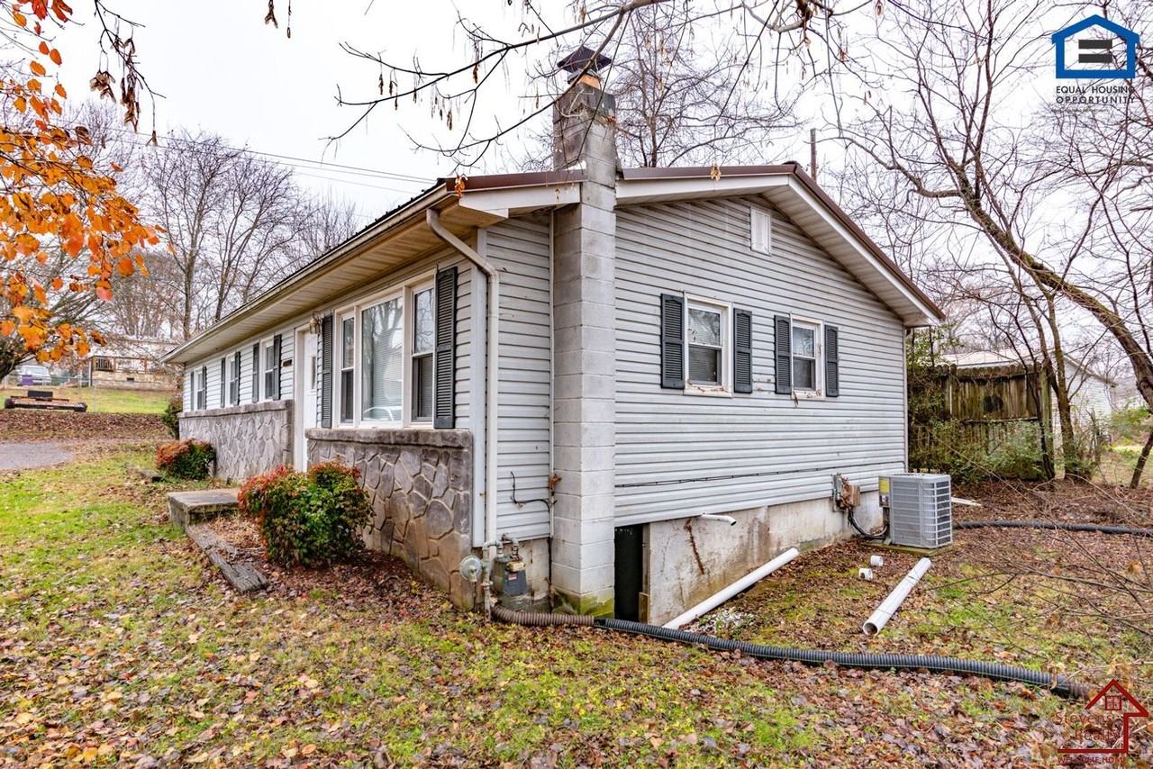 1211 Dale Way - Photo 4 of 32