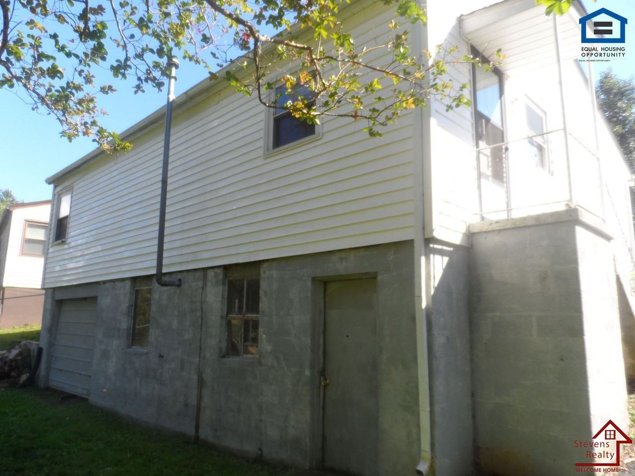 2147 Berea Ave - Photo 3 of 10