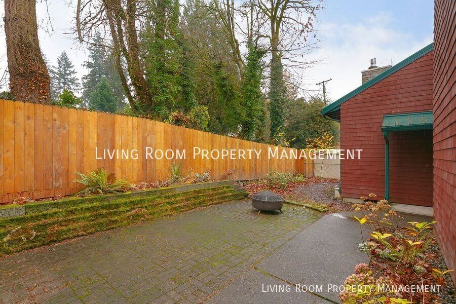 12233 Southeast River Road - Photo 2 of 16