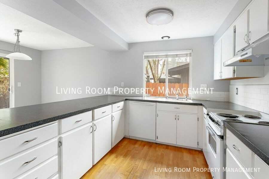 12233 Southeast River Road - Photo 3 of 16