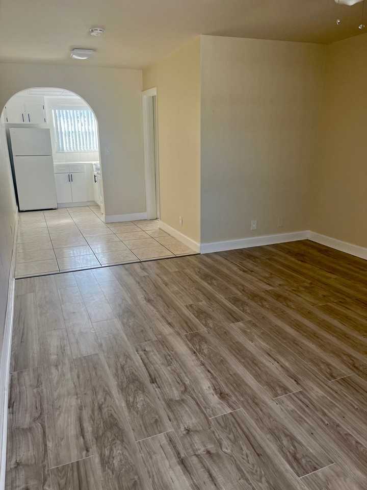 611 Northeast 5th Street #9 - Photo 4 of 8