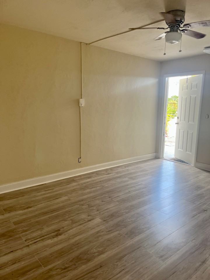 611 Northeast 5th Street #9 - Photo 6 of 8