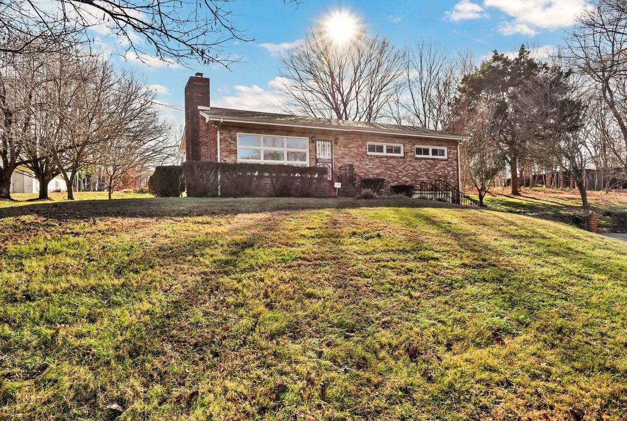 780 Rossview Road - Photo 2 of 40