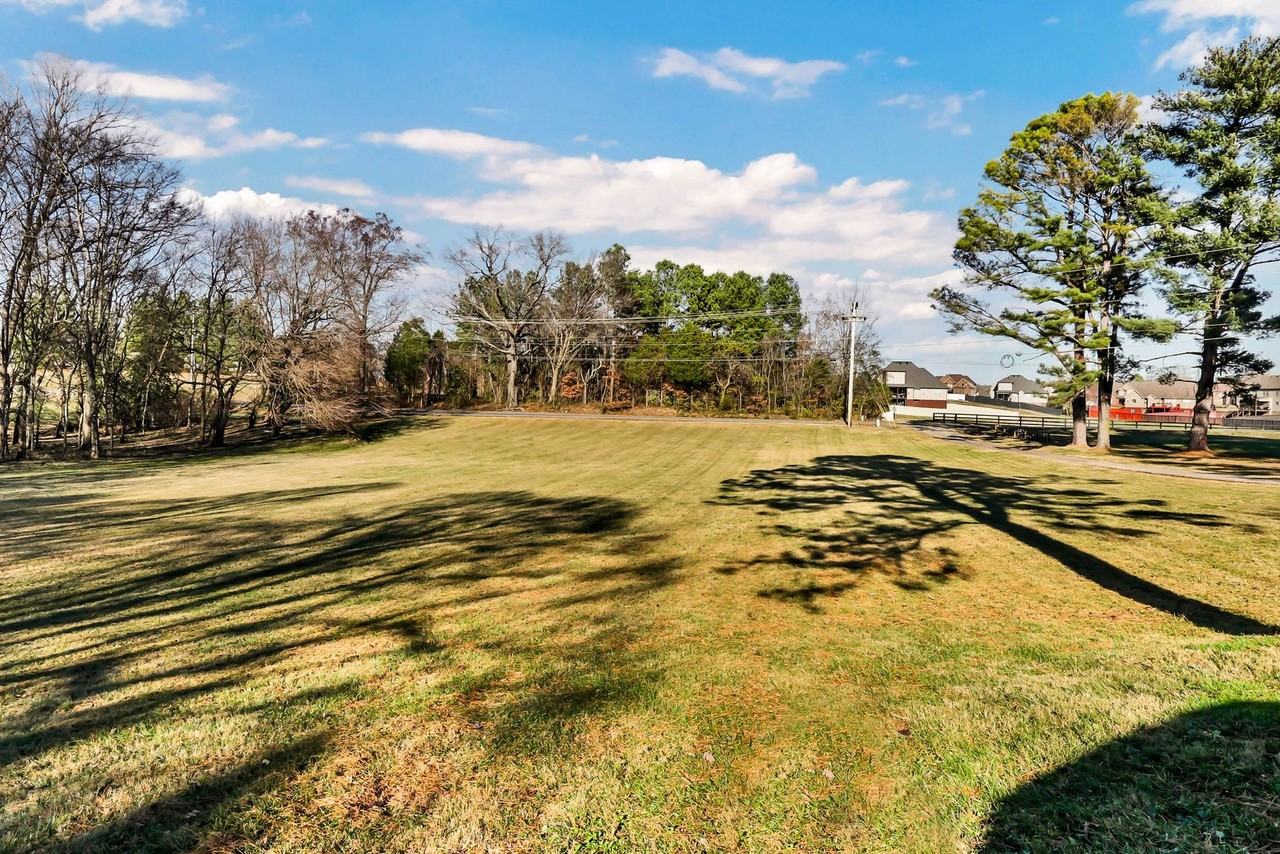 780 Rossview Road - Photo 6 of 40