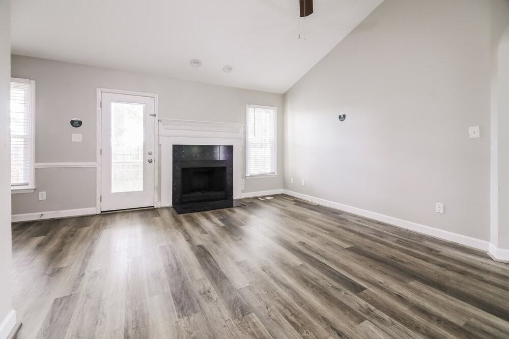 998 Saint Catherines Dr - Photo 3 of 16