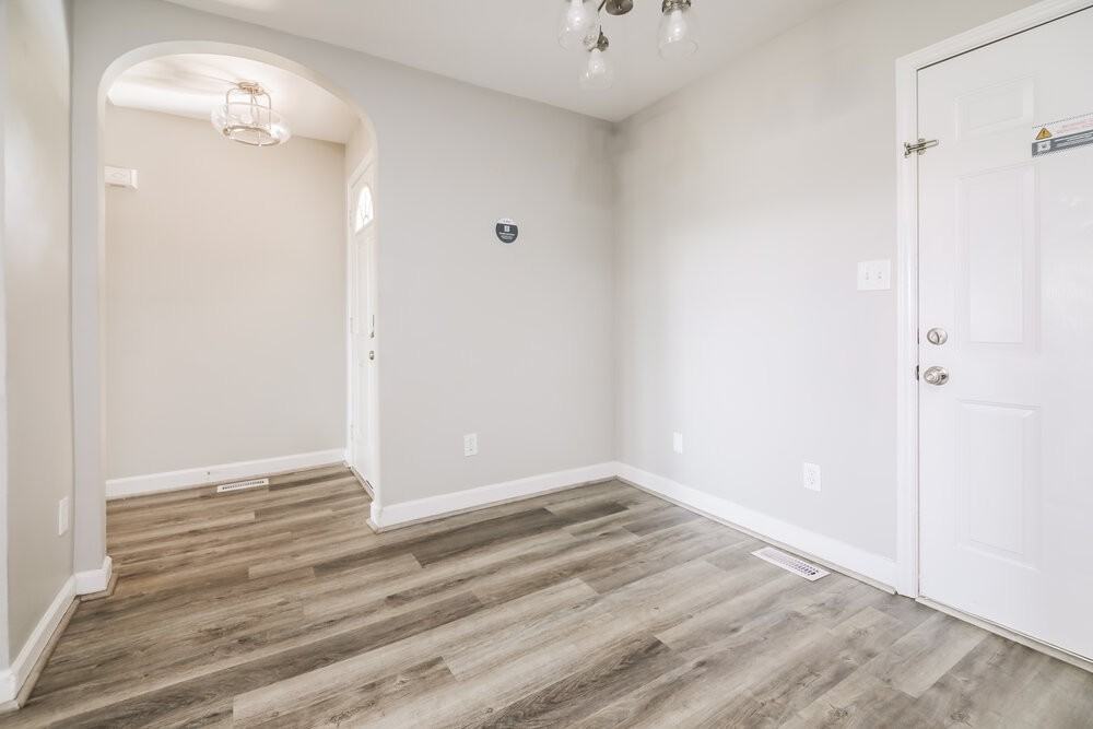 998 Saint Catherines Dr - Photo 5 of 16