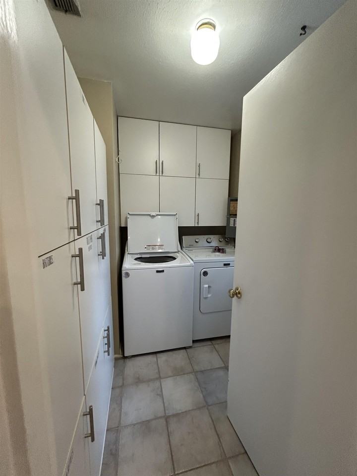 7585 Skipper Ln #7585 - Photo 2 of 34