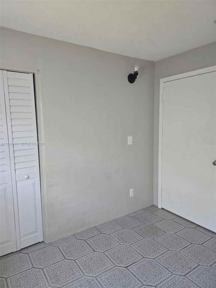 Florida City #914 - Photo 2 of 15