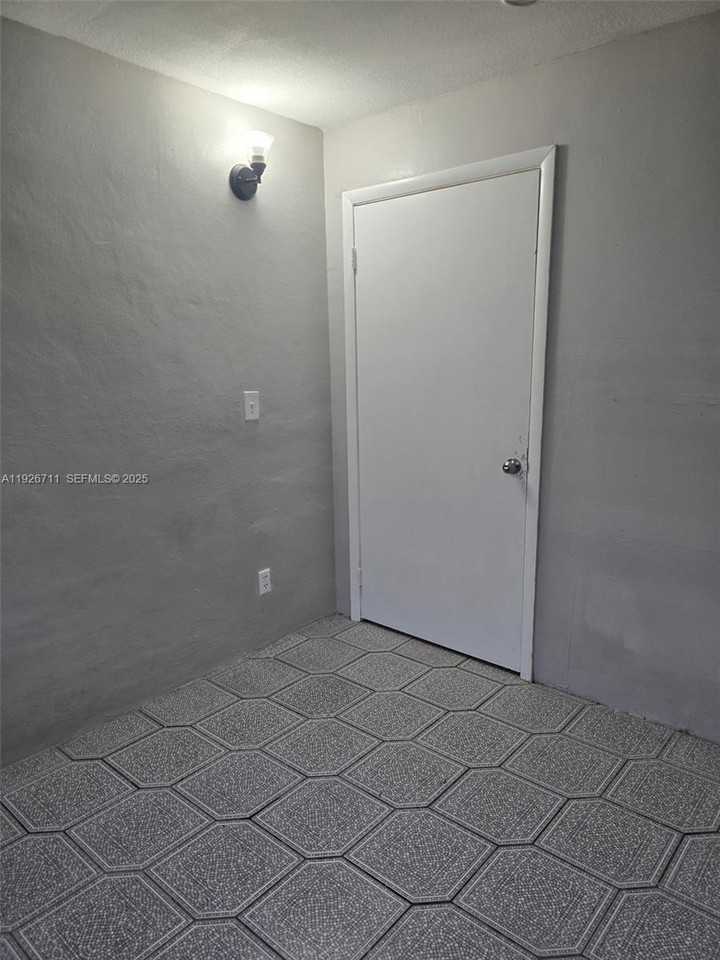 Florida City #914 - Photo 3 of 15