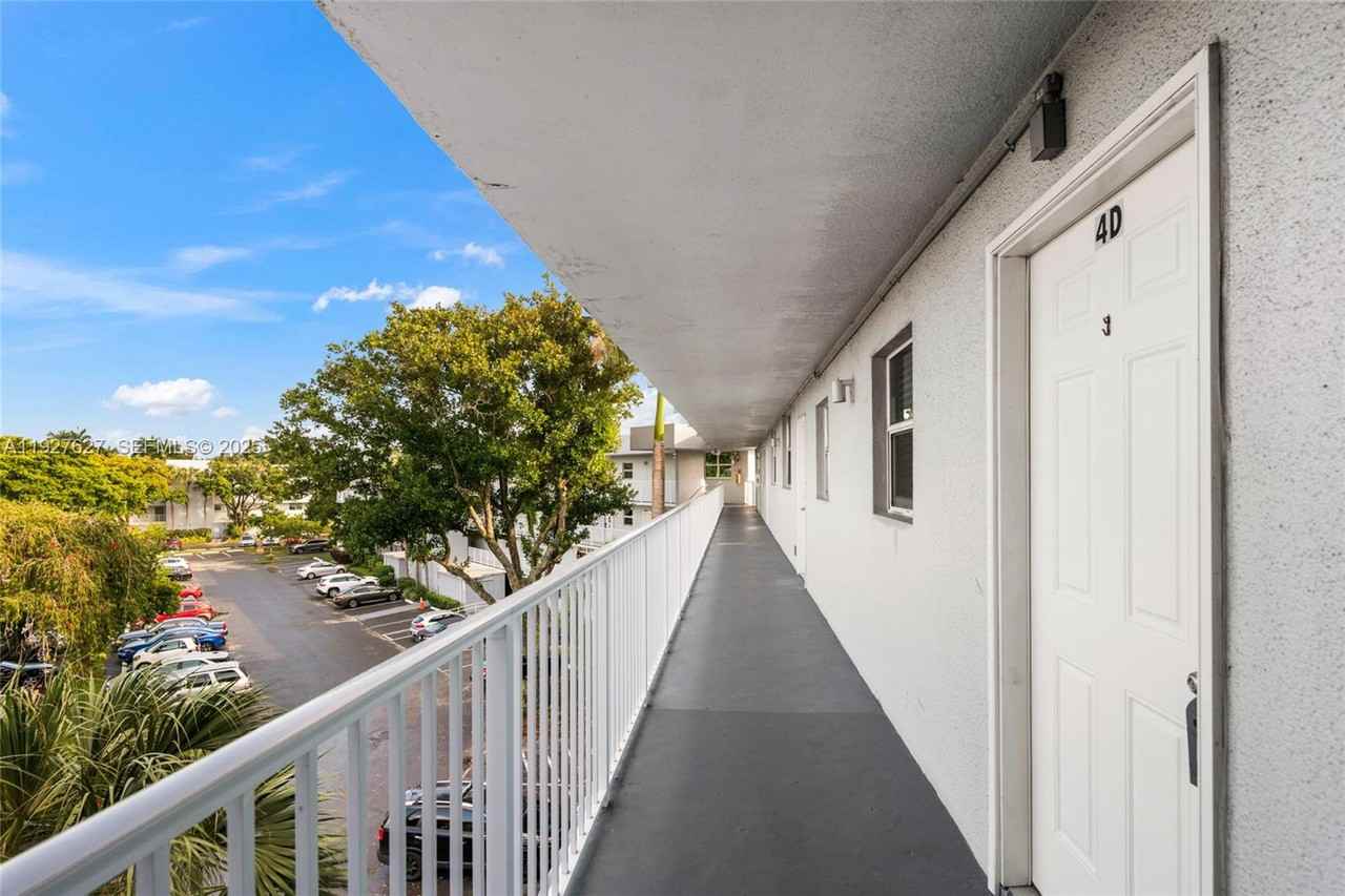 116 Royal Park Drive #1164D - Photo 3 of 30