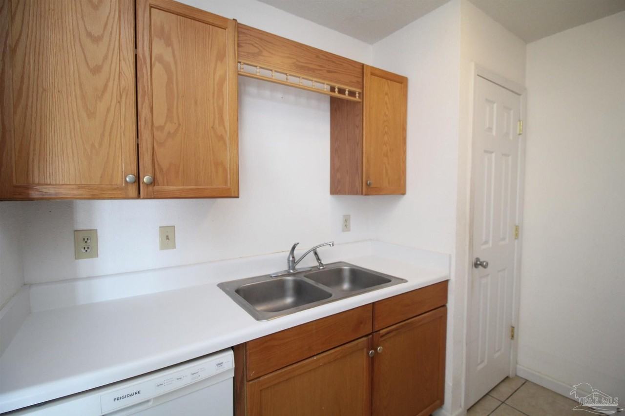 3352 Greenbriar Circle #3352C - Photo 4 of 16