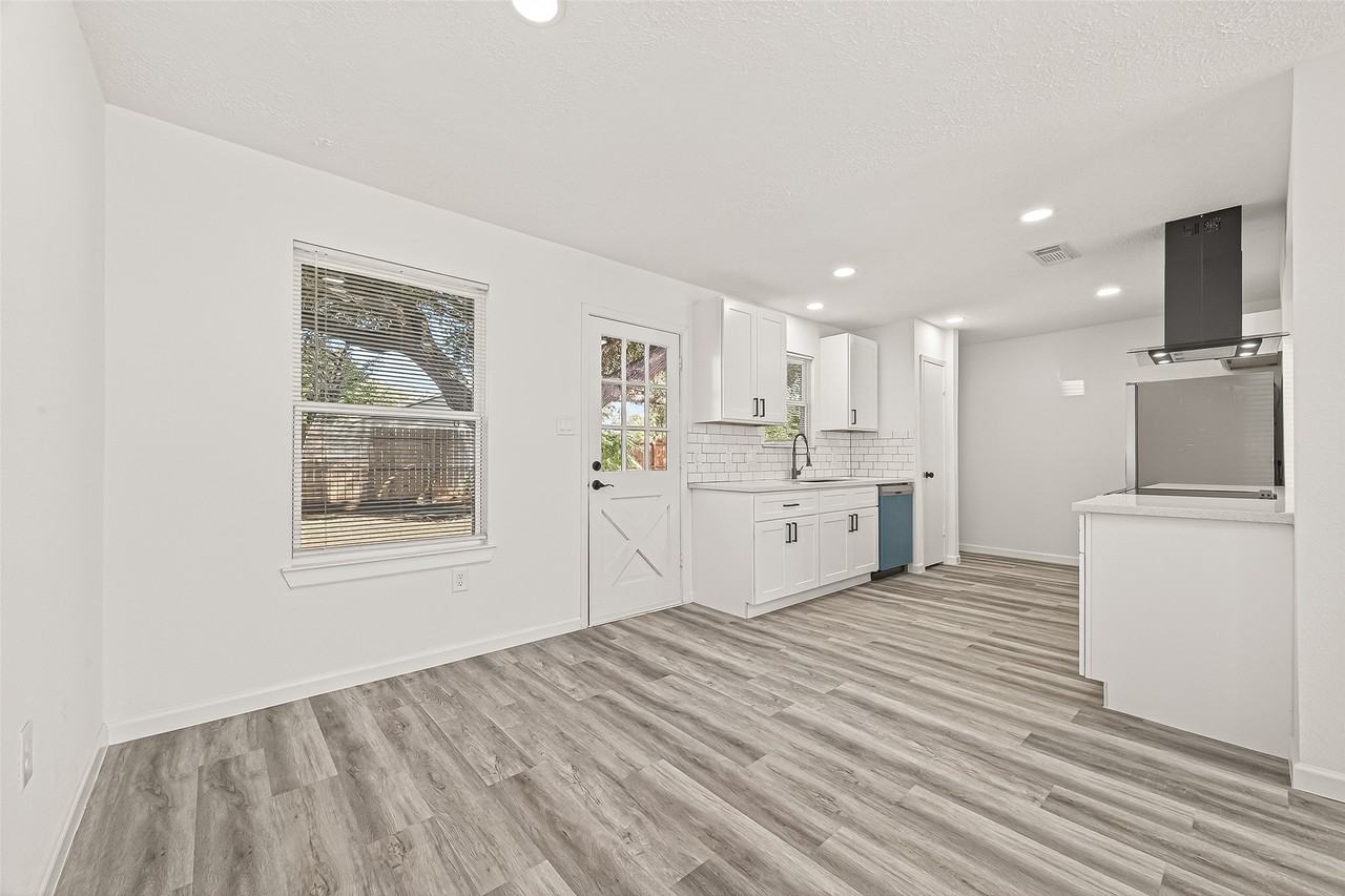 11434 Loyola Drive #11434 - Photo 4 of 41