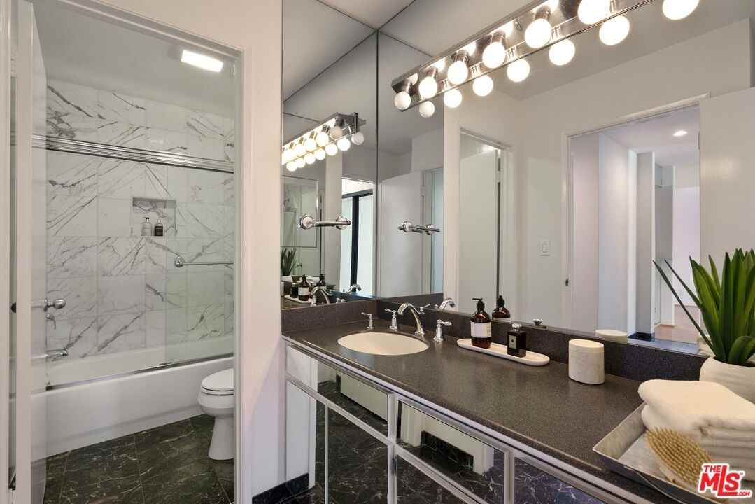 906 North Doheny Drive #906-322 - Photo 7 of 11