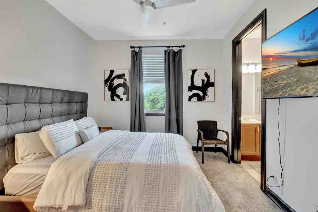 2309 Northeast 9th Avenue #2309-2309 - Photo 2 of 23