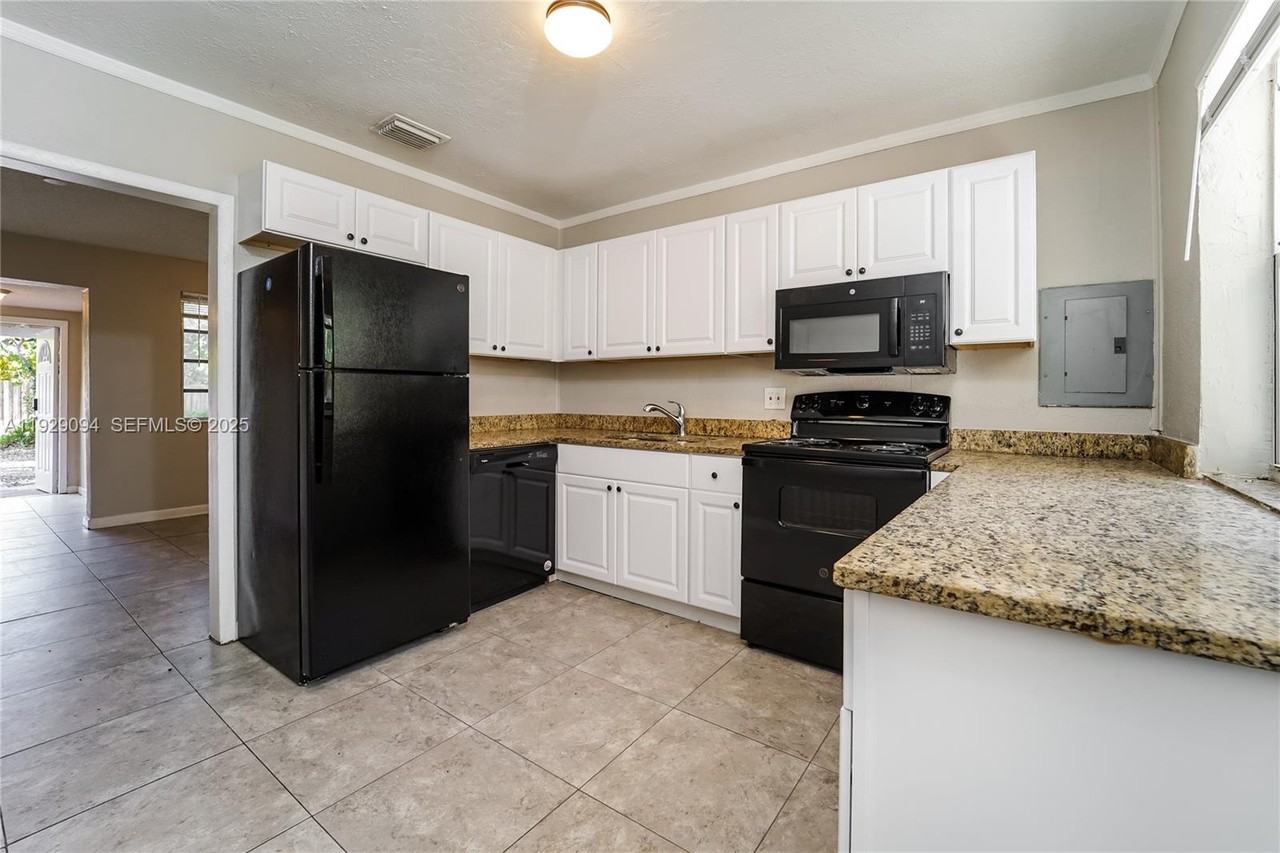 122 Allen Road #122 - Photo 4 of 15