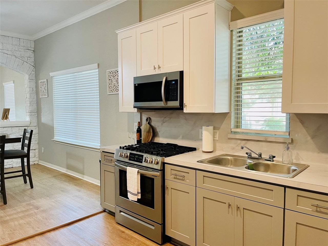 1714 Mary Street #1714A - Photo 5 of 17