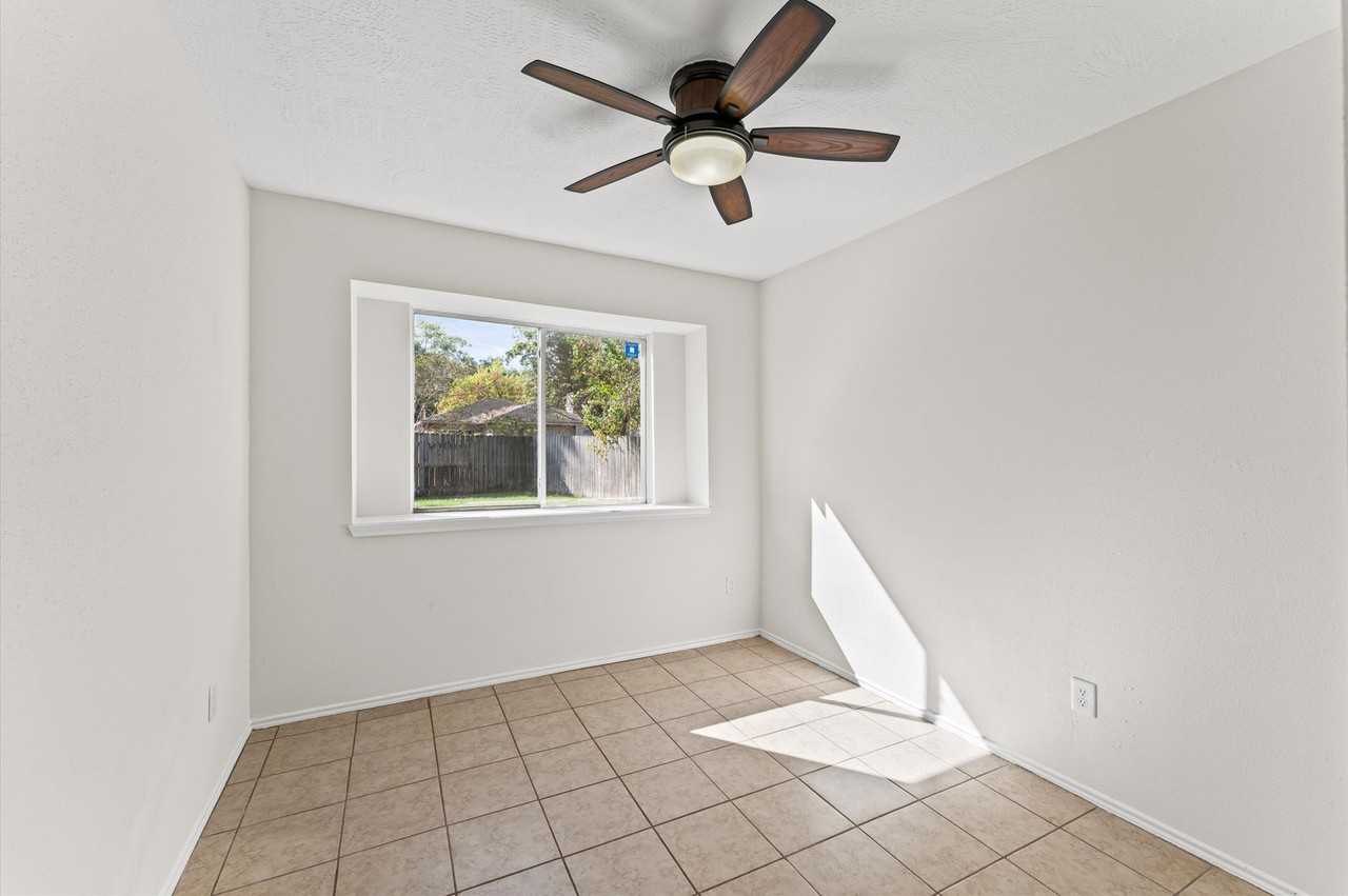 22935 Sherioaks Lane #22935 - Photo 3 of 22