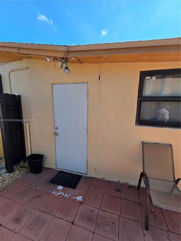 Miami Gardens Drive #1232-2 - Photo 5 of 6