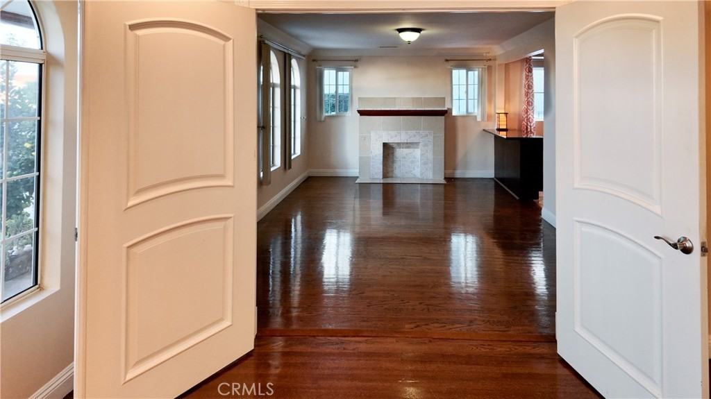 1907 Carmona Avenue #1907 - Photo 7 of 45