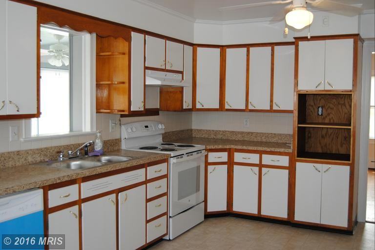 20660 Piney Point Rd - Photo 3 of 24