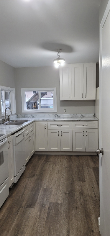 551 West Franklin Avenue - Photo 4 of 6