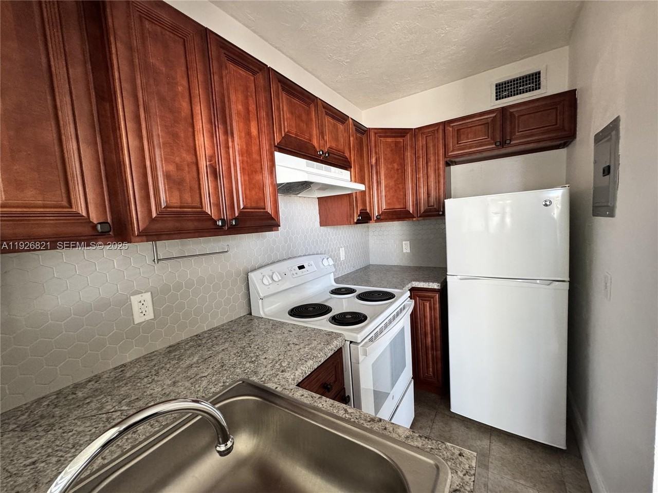 261 Hibiscus Dr #261-5 - Photo 3 of 11