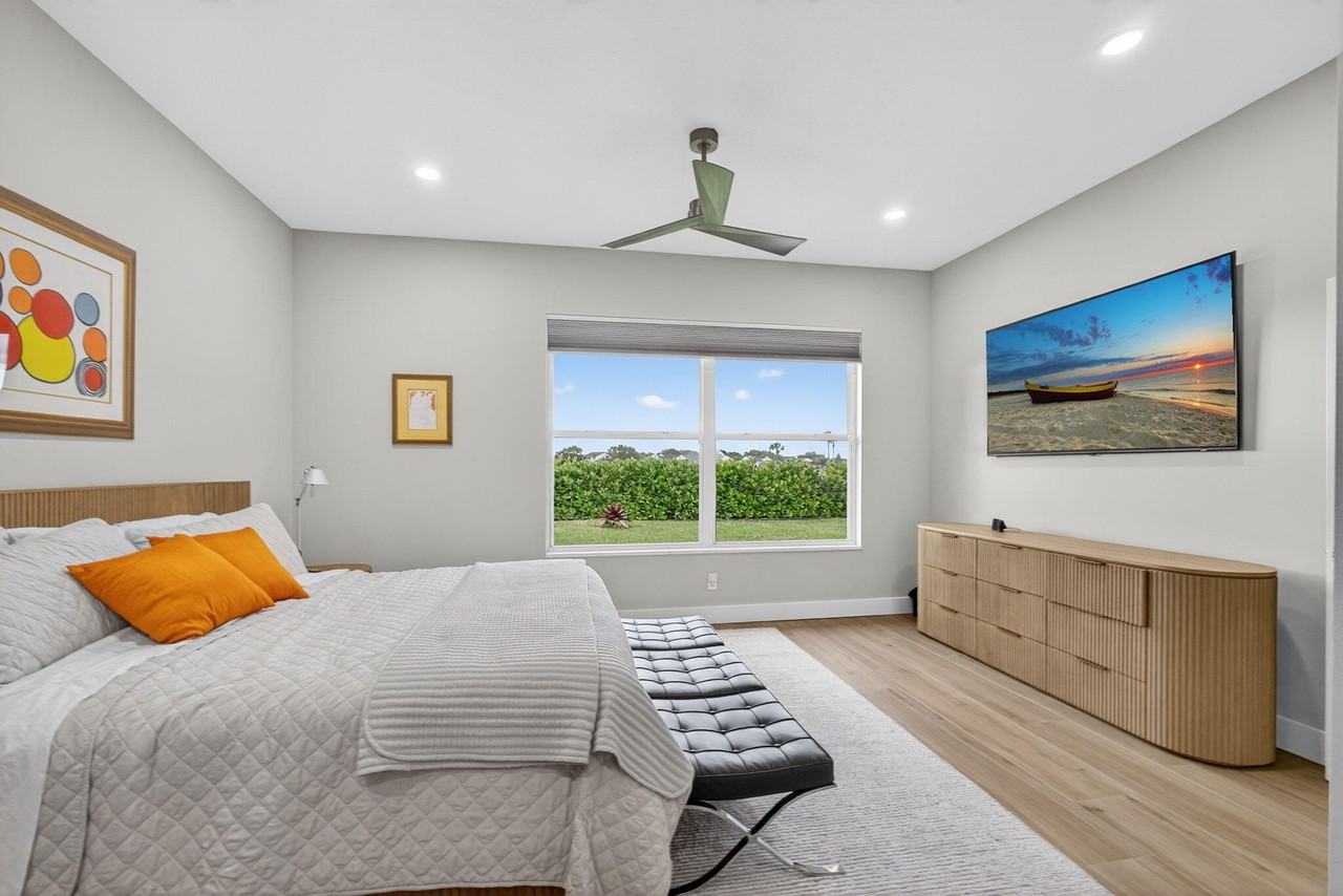 945 Bear Island Circle #945 - Photo 2 of 29