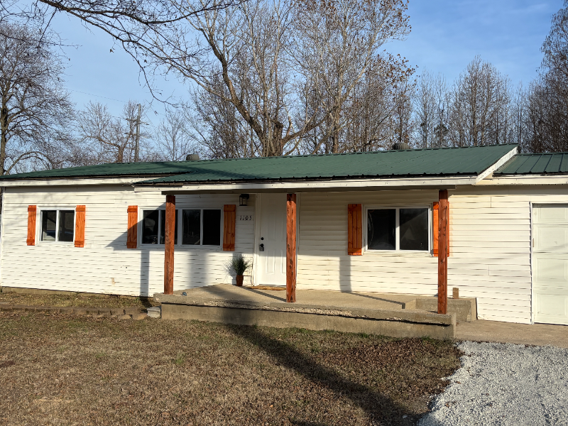 1105 Reynolds Rd - Photo 2 of 18