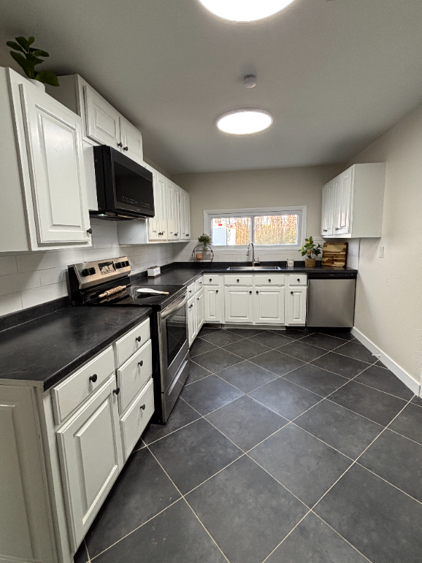 1105 Reynolds Rd - Photo 3 of 18