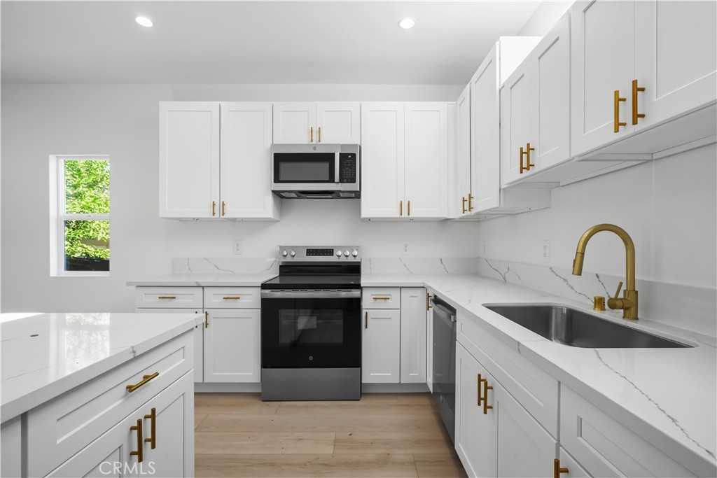 11533 Dronfield Ave #11533 - Photo 2 of 38