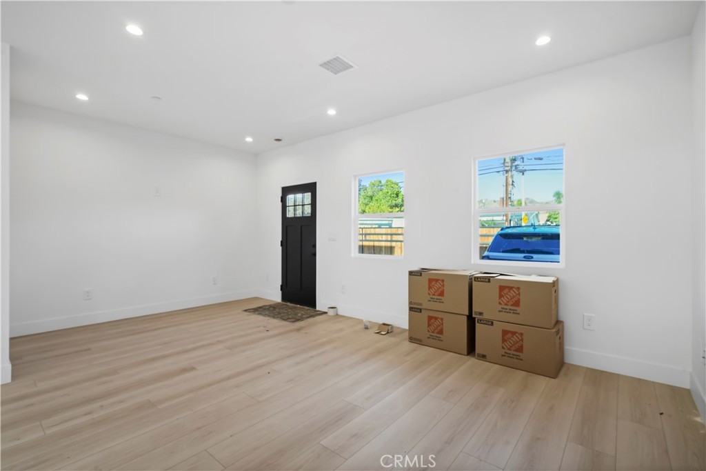 11533 Dronfield Ave #11533 - Photo 3 of 38