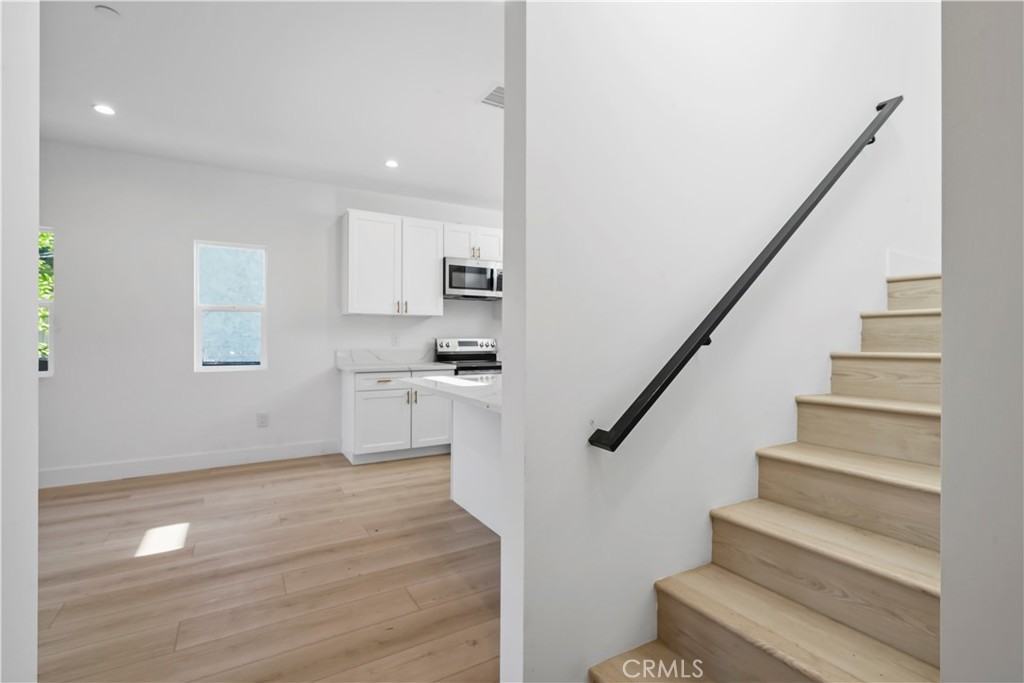 11533 Dronfield Ave #11533 - Photo 6 of 38