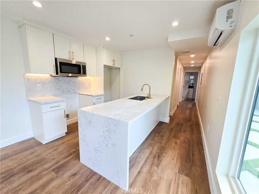 1774 1/2 W 37th Pl #1774 - Photo 5 of 12