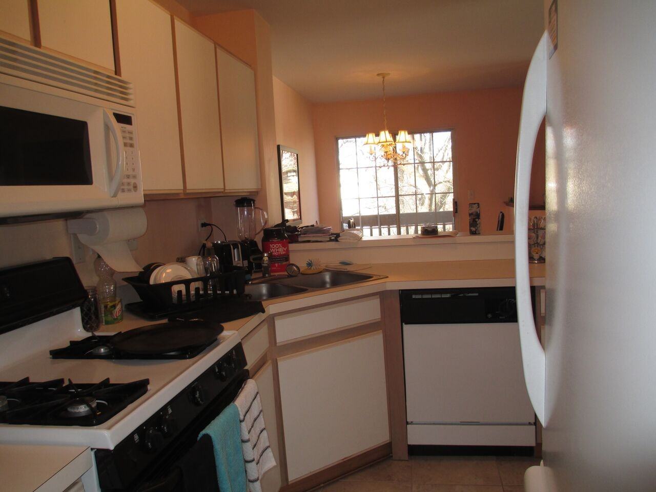 278 Windsor Ct #D - Photo 3 of 11