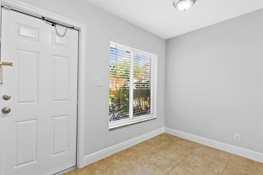 335 Sw 17th St #335 - Photo 3 of 6