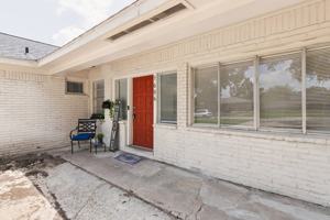 featured image of 1606 Oaks Drive #1606