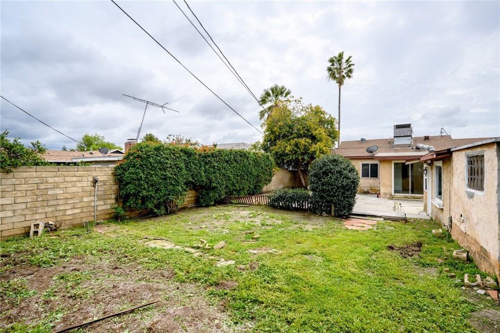 10727 Keswick Street #10727 - Photo 6 of 35