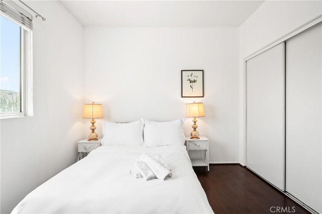 22421 Hawthorn Avenue #22421 - Photo 5 of 42