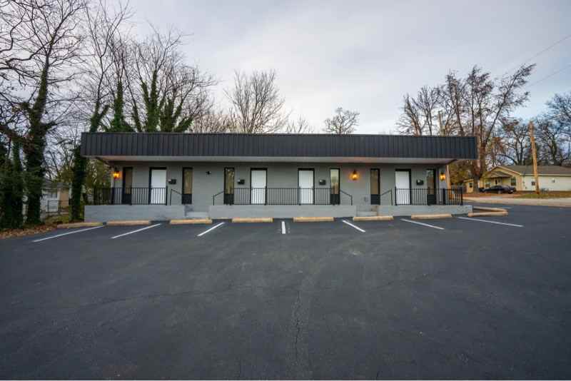 195 East Charles Street - Photo 2 of 10