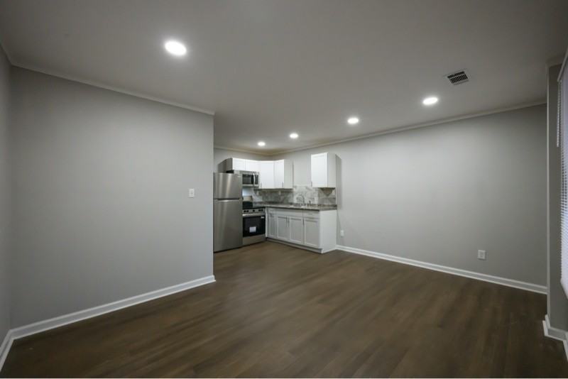 195 East Charles Street - Photo 4 of 10