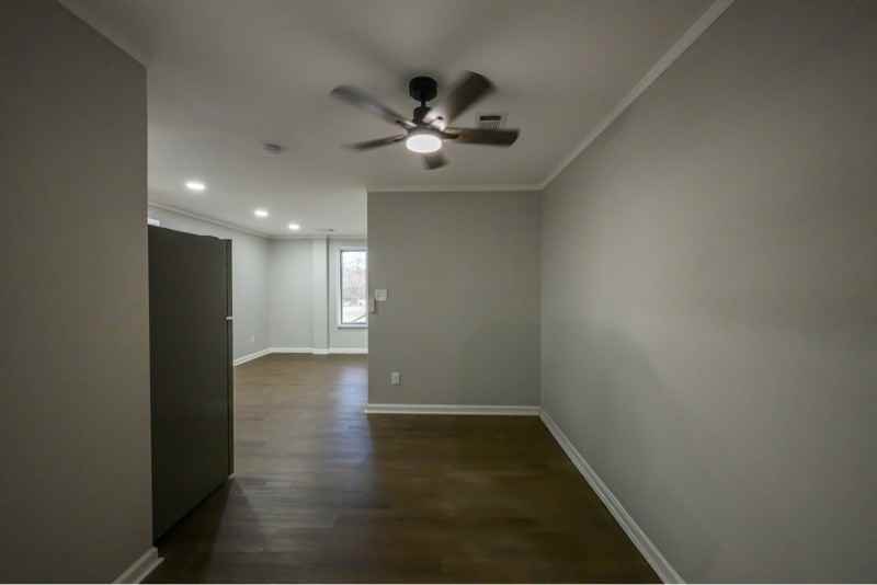 195 East Charles Street - Photo 5 of 10