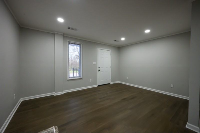 195 East Charles Street - Photo 7 of 10