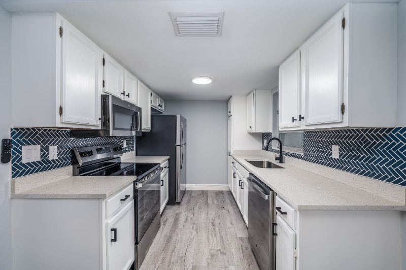 308 55th Street West - Photo 4 of 20