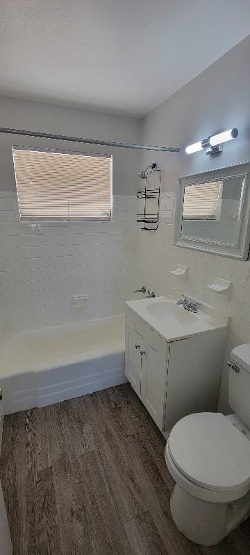 8103 Agress Avenue - Photo 6 of 13