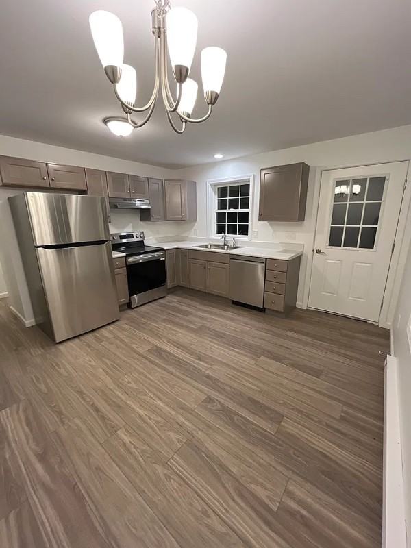 156 Grove Avenue #B - Photo 3 of 15