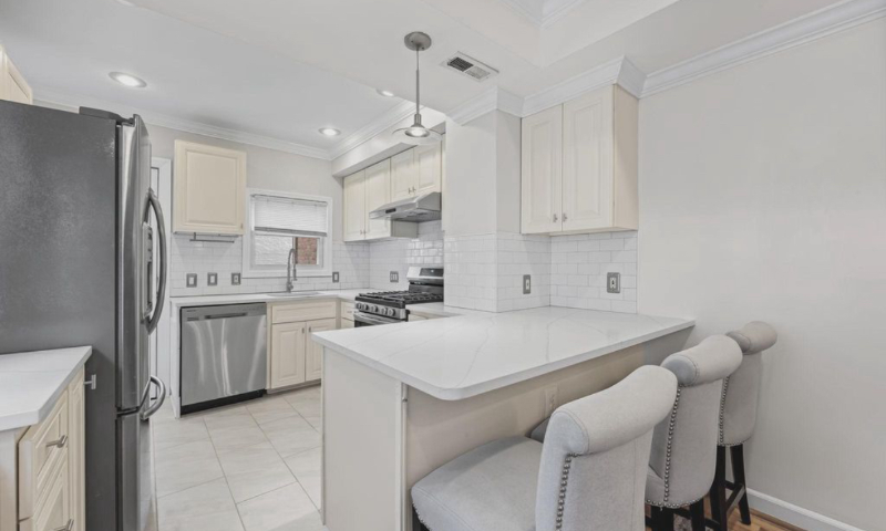 3303 Foster Avenue - Photo 5 of 20