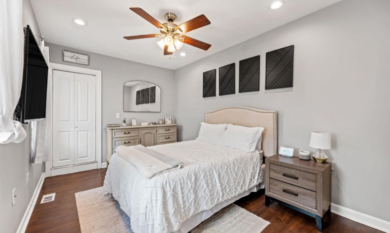 3303 Foster Avenue - Photo 7 of 20